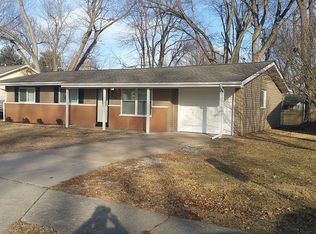 6124 Old Collinsville Rd, Fairview Heights, IL 62208