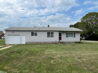 120 E South St, Stronghurst, IL 61480