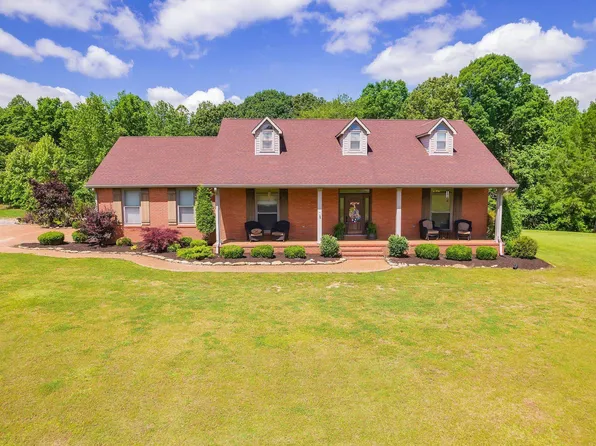 220 Greenview Cir, Bolivar, TN 38008
