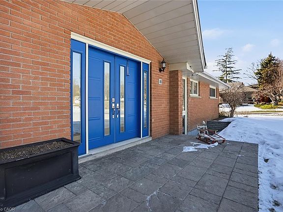 4th image of 81 Thomson Dr