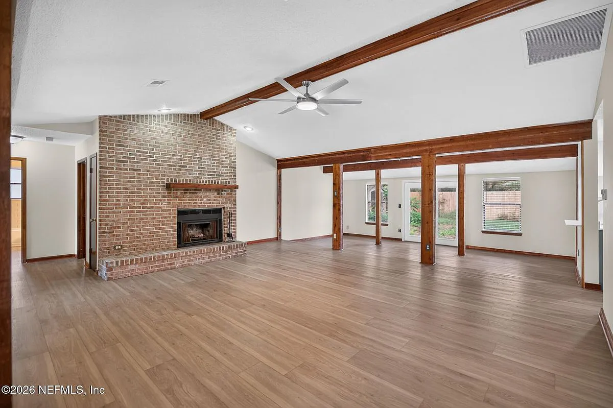 3 bed, 2.0 bath, 2025 sqft, $2,500 — Photo 4