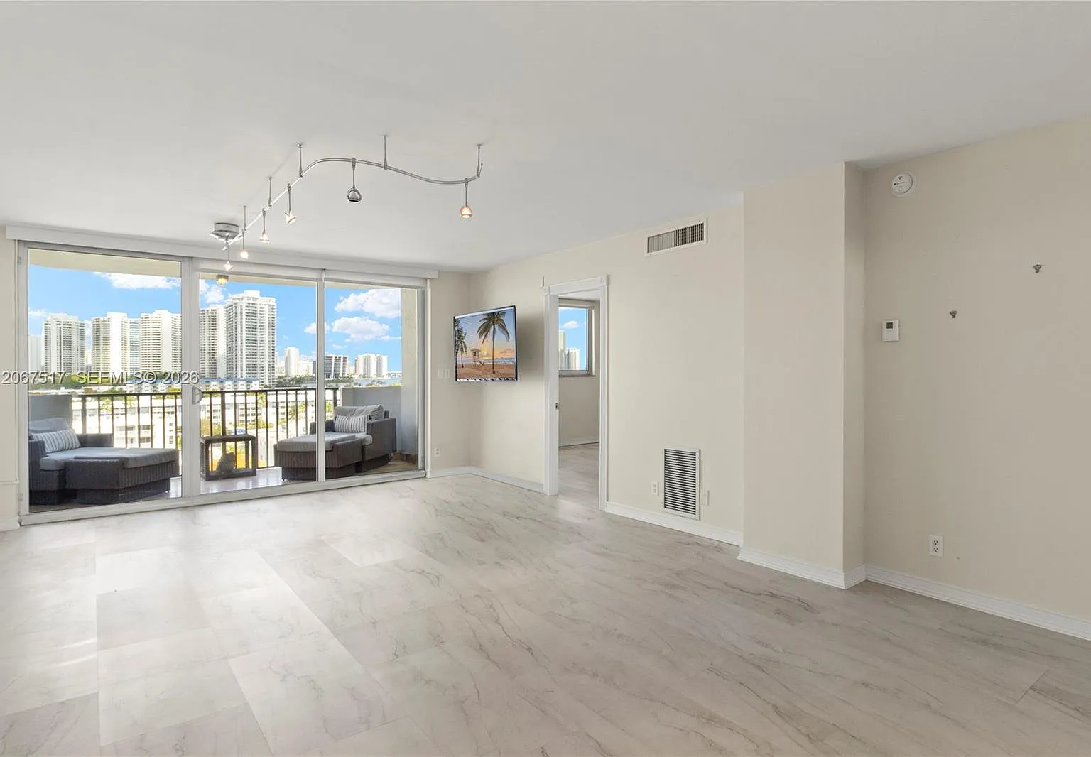 Coral Isle East Condo — Photo 2
