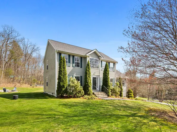 16 Creek Hill Drive, Hampstead, NH 03826