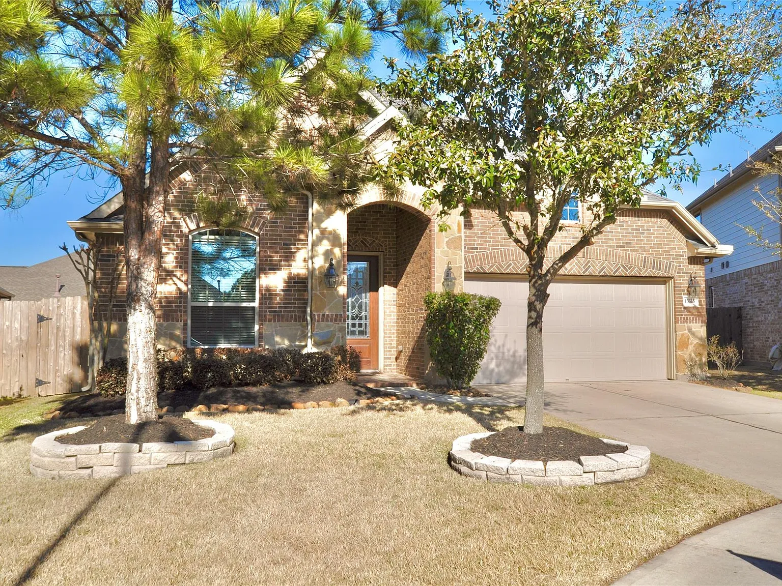 3 bed, 3.0 bath, 2254 sqft, $2,500 — Photo 1