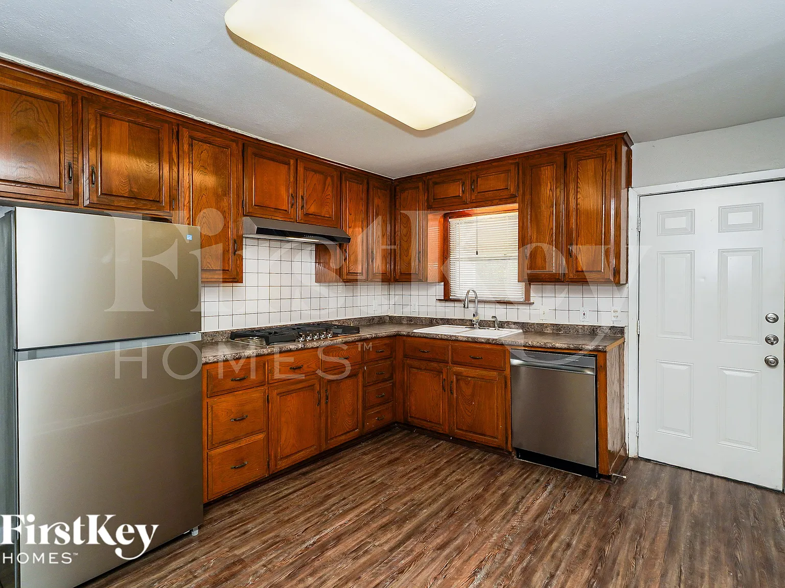 4 bed, 2.0 bath, 1390 sqft, $2,115 — Photo 4