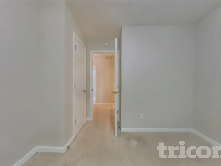 102 W Oaks Pl — Photo 11