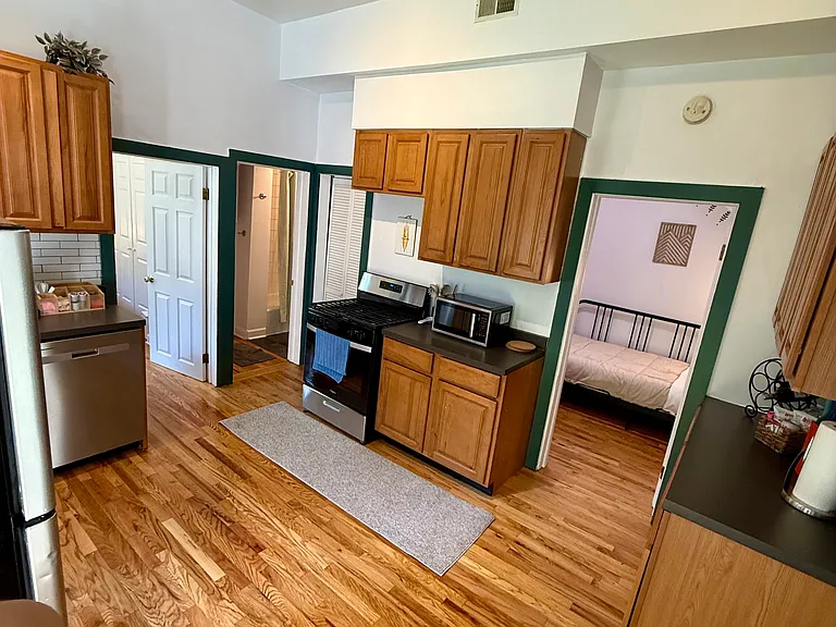 1449 N Artesian Ave #1B — Photo 11