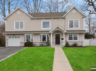 65 Clinton Park Dr, Bergenfield, NJ 07621