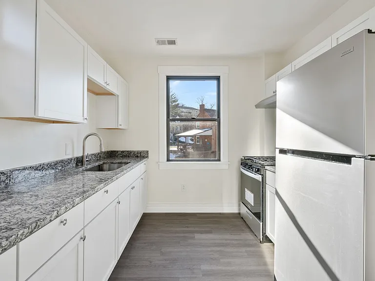 111 Kaplan Avenue — Photo 3