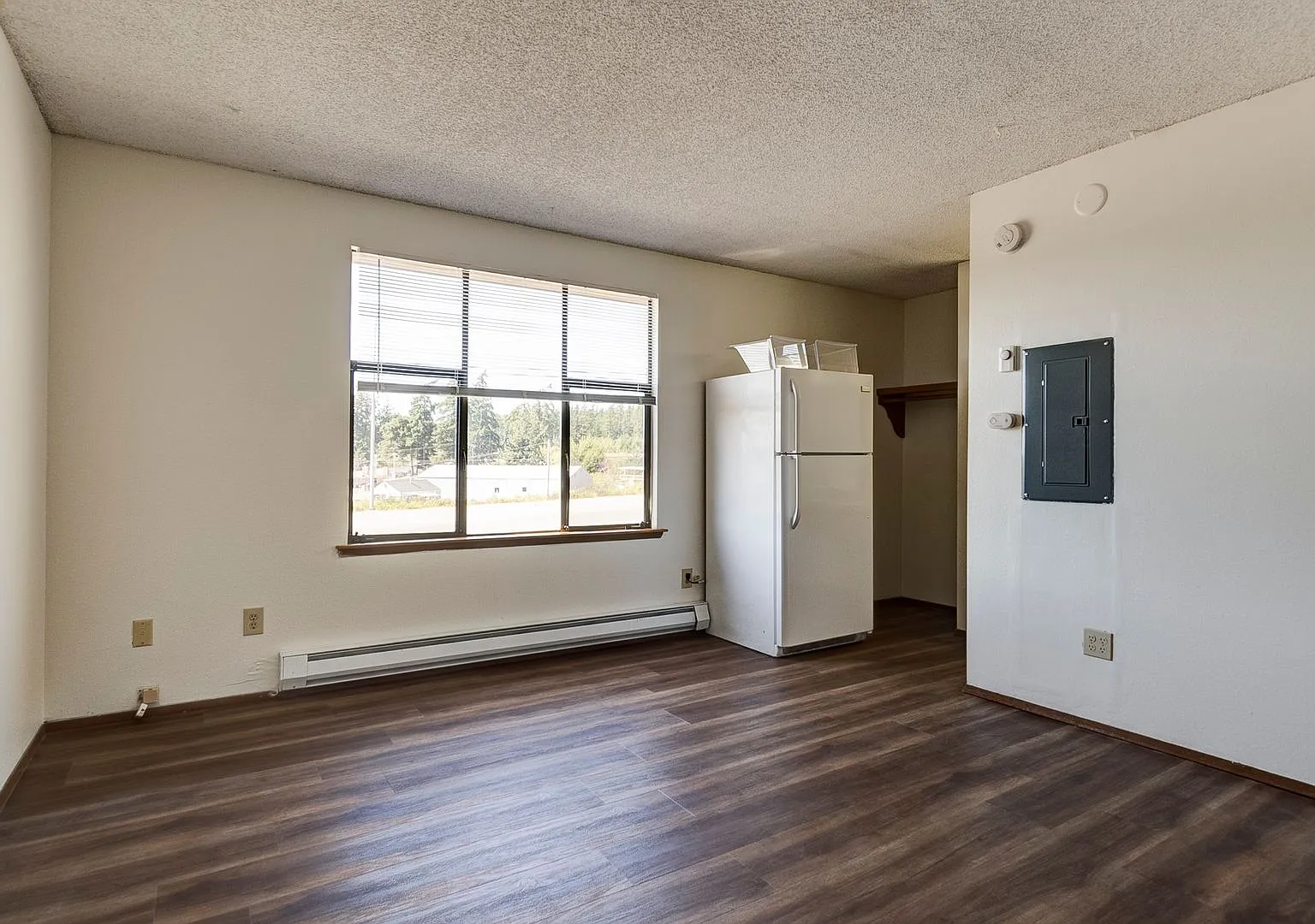 1362 - 33020 SR 20 — Photo 2