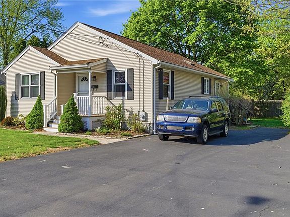 2nd image of 365 Maple St