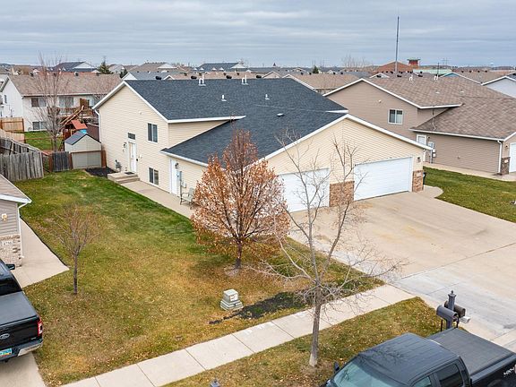 3rd image of 4758 Townsite Pl S
