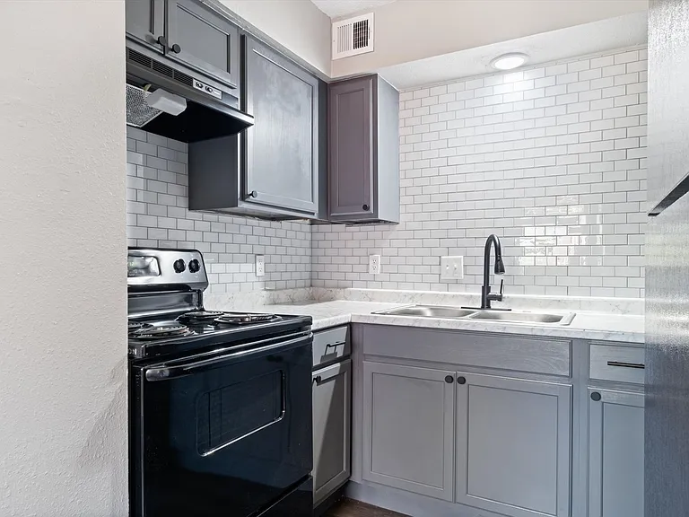 Castle Tower Apartments | Renovated Homes in Northwest Oklahoma City — Photo 18