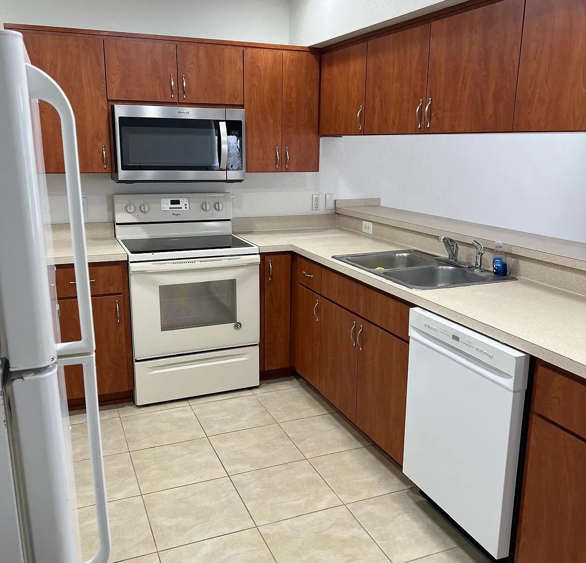 3 bed, 1200 sqft, $1,900 — Photo 3