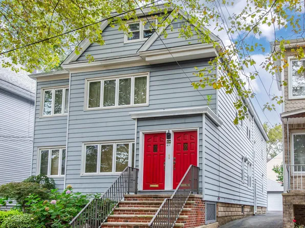 27 Lincoln Pkwy, Bayonne, NJ 07002