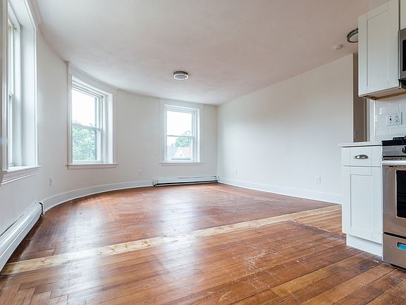 5th image of 376 Washington St APT 8