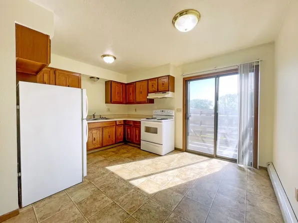 2805 7th Street SW, 2805 7th St SW APT F, Minot, ND 58701