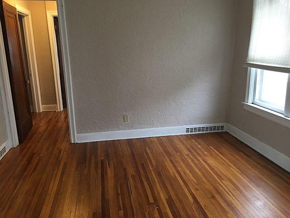 3rd image of 2817 Northwood Ave