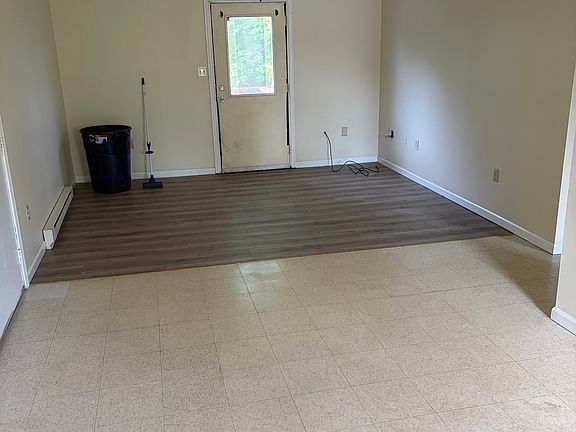 2nd image of 15 Sunbeam Ct #4