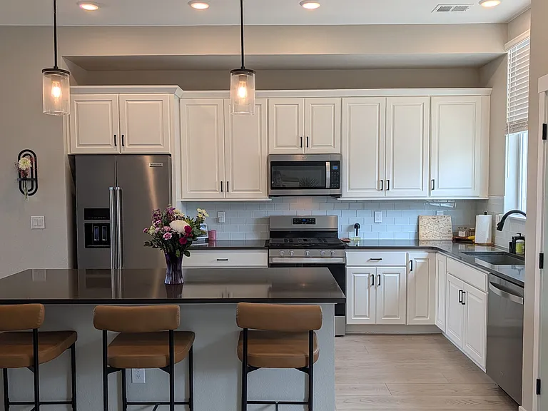 15584 W Warren Ave — Photo 2