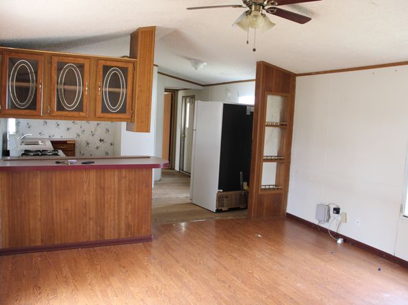312 N Clay Aly, Riley, KS 66531