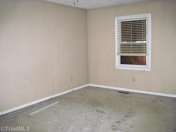 2nd image of 441 Wedgewood Ct