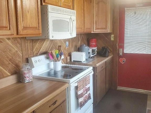 5th image of 2485 Douglas Dr