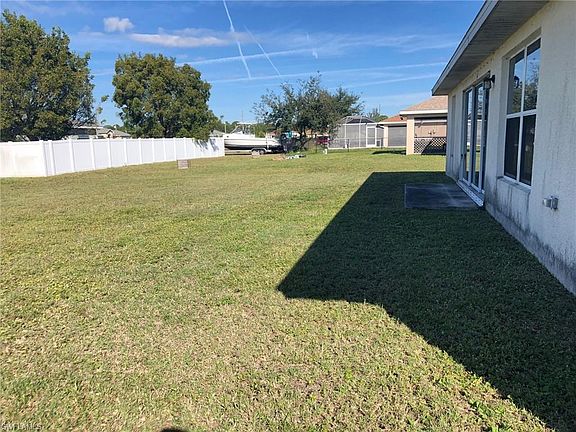 3rd image of 2132 Chiquita Blvd N