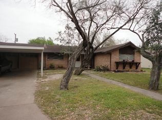 906 Huisache St, Refugio, TX 78377