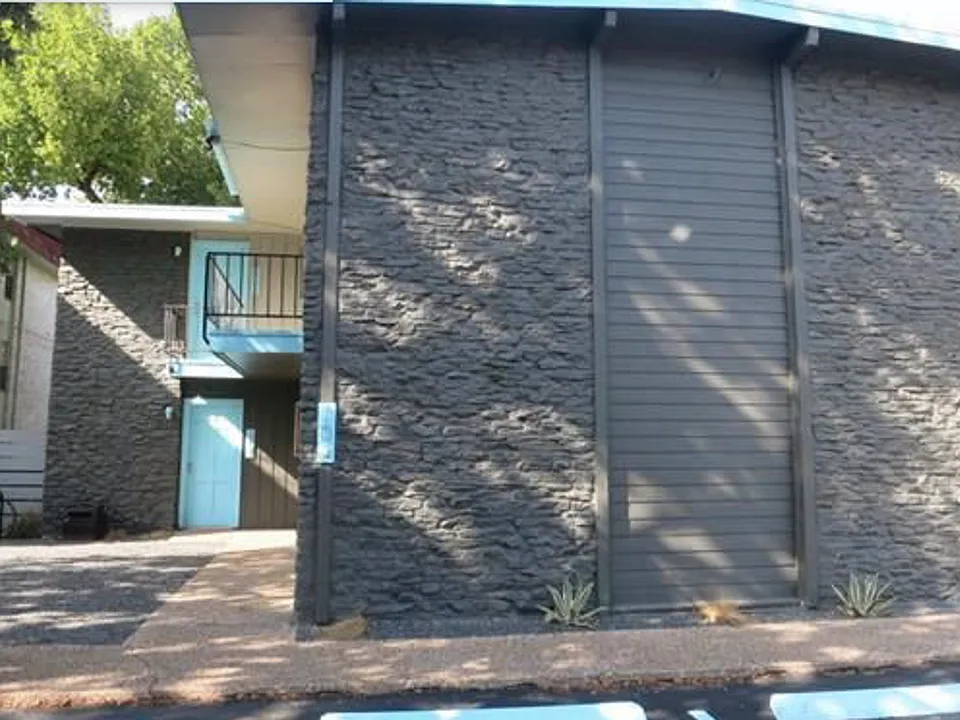 3812 Speedway #203