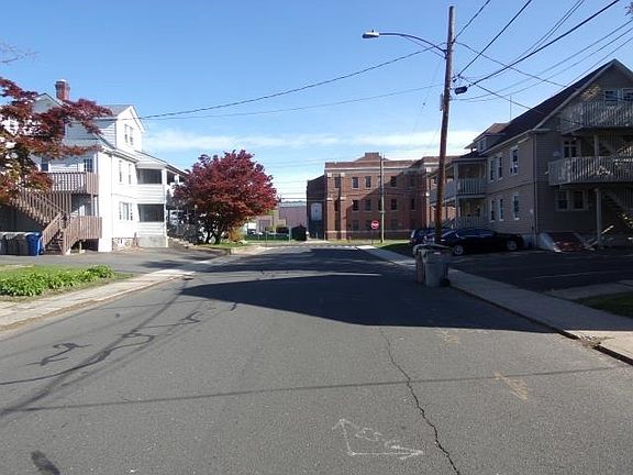 Exterior Neighborhood (street photo)