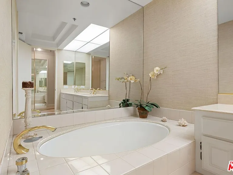 2132 Century Park Ln #103 — Photo 31