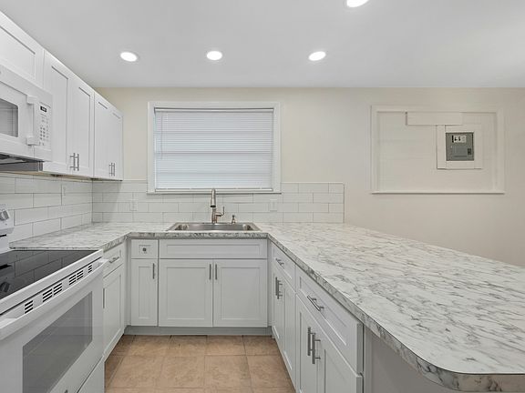 3rd image of 1008 Meadows Ave #B