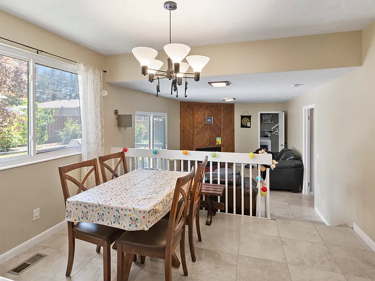 1910 E Southbridge Way — Photo 11