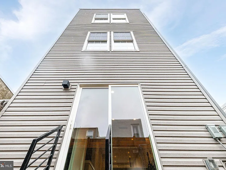 2821 Livingston St #1 — Photo 25