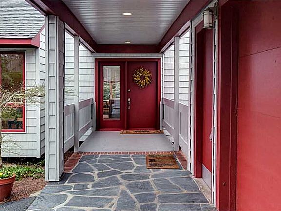 2nd image of 116 King Richard Ct
