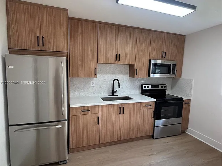 1353 NW 5th St #1 — Photo 2