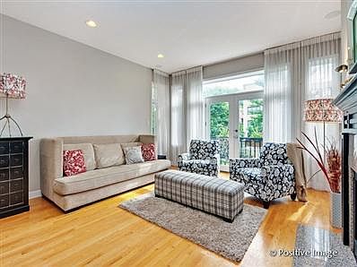 3rd image of 4436 N Winchester Ave APT 1S