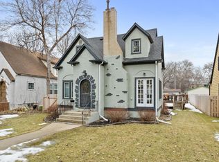 320 8th St NW, Minot, ND 58703