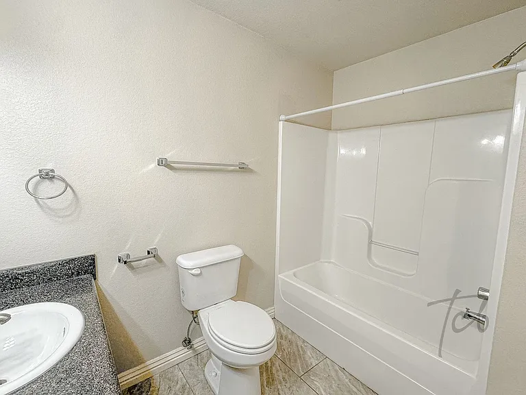 912 S Wood Ave — Photo 20