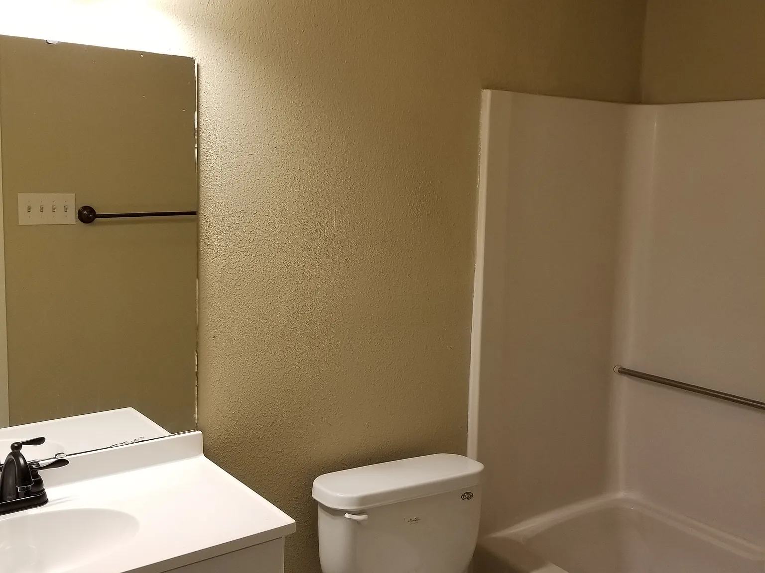 1 bed, 900 sqft, $850 — Photo 3