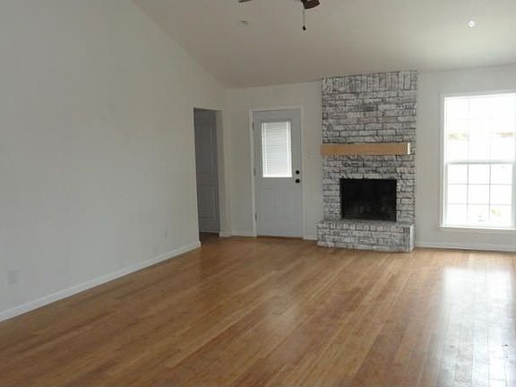 2nd image of 2581 Live Oak St