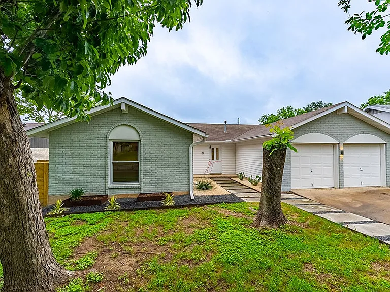 6819 Greycloud Dr — Photo 2