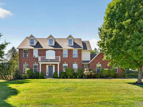 5767 Lake Briar Dr, Millstadt, IL 62260