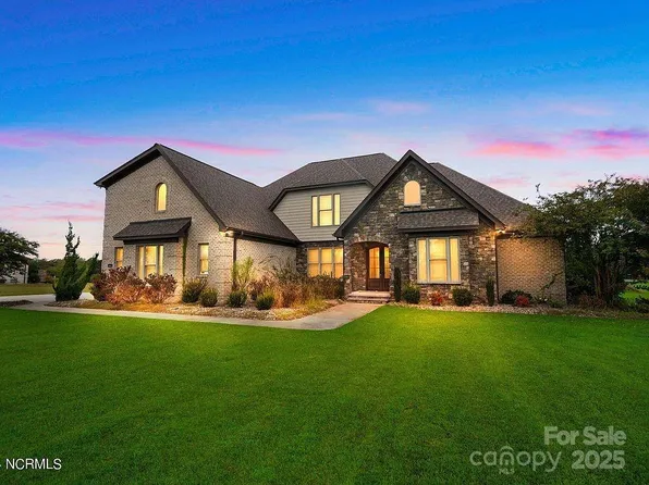 3441 Autumn Leaves Dr, Greenville, NC 27858