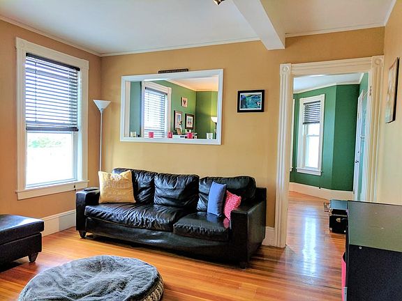 2nd image of 3 King St #3