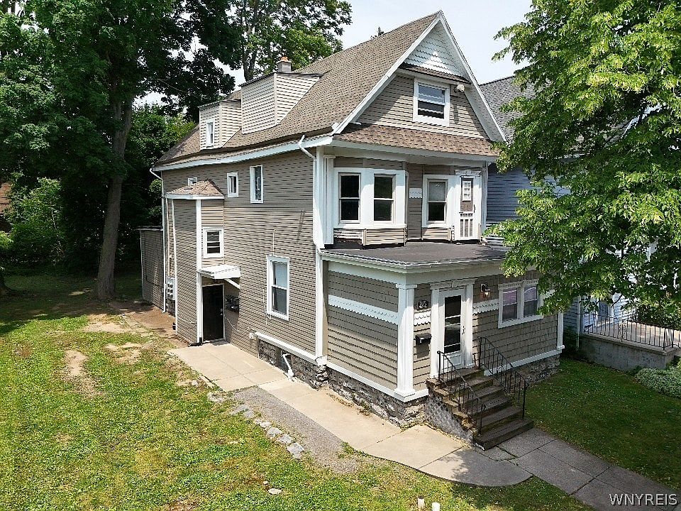 1st image of 215 W Utica St