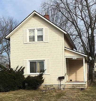 496 Windsor St photo 1