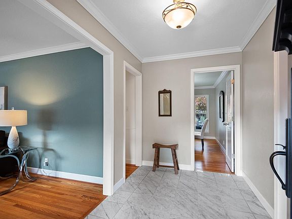 4th image of 121 Blossom Glen Way