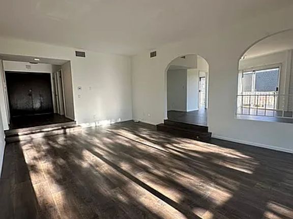 3rd image of 10996 Wellworth Ave APT 4
